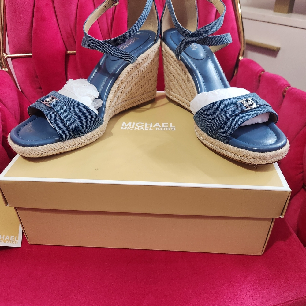 The Mandy by MICHAEL Michael Kors - Picture 5 of 10